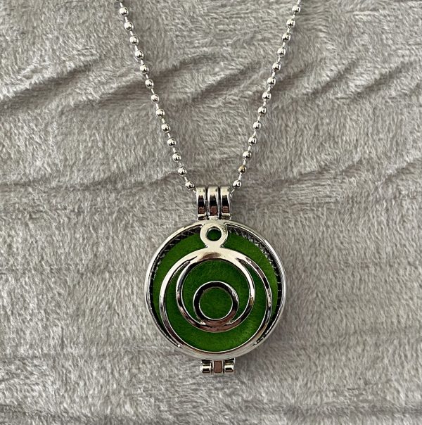 Aromatherapy Diffuser Necklace – 316L Stainless Steel Locket with Felt Inserts - Image 3