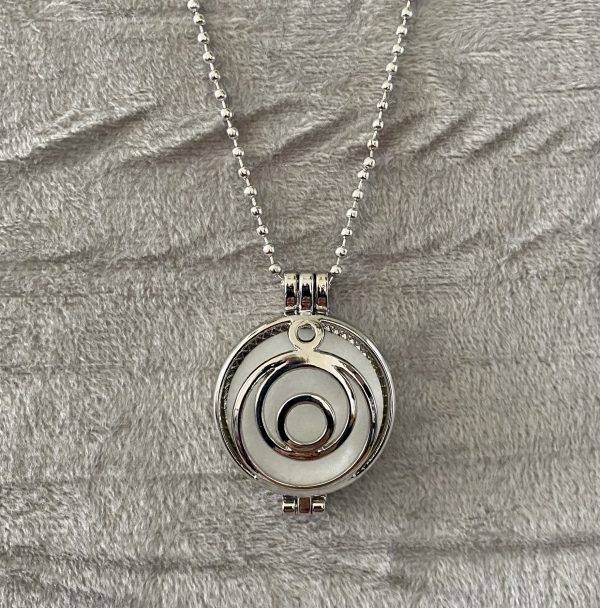 Aromatherapy Diffuser Necklace – 316L Stainless Steel Locket with Felt Inserts - Image 5