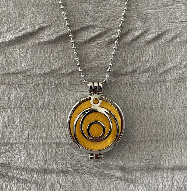 Aromatherapy Diffuser Necklace – 316L Stainless Steel Locket with Felt Inserts - Image 4